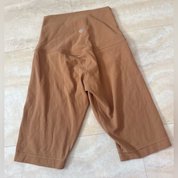 LULULEMON Align Cocoa High-Rise Shorts, 10” (US 4) - Picture 4 of 8